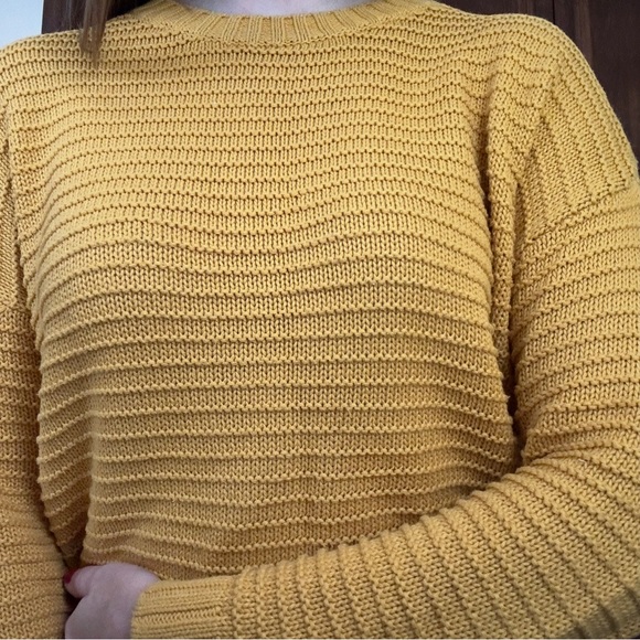 Yellow sweater - Picture 2 of 3
